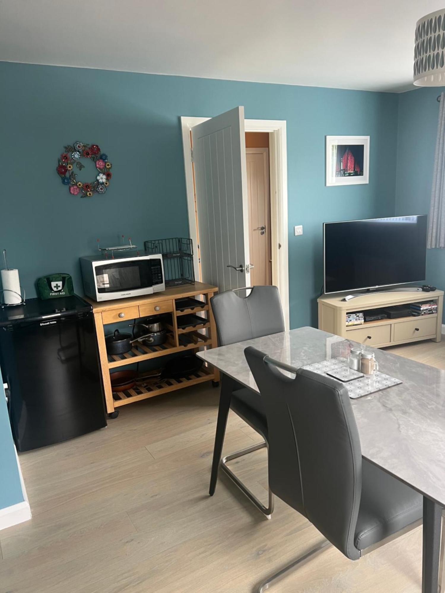 'kodi's Place' Well Appointed 1 Bedroom With Excellent Transport Links And Free Wi-fi *