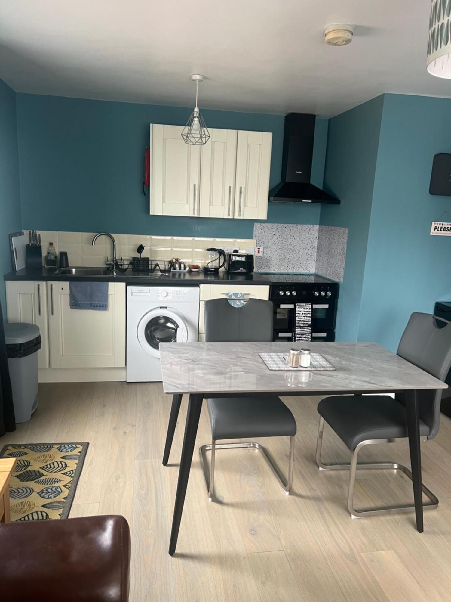 Apartment 'kodi's Place' Well Appointed 1 Bedroom With Excellent Transport Links And Free Wi-fi *